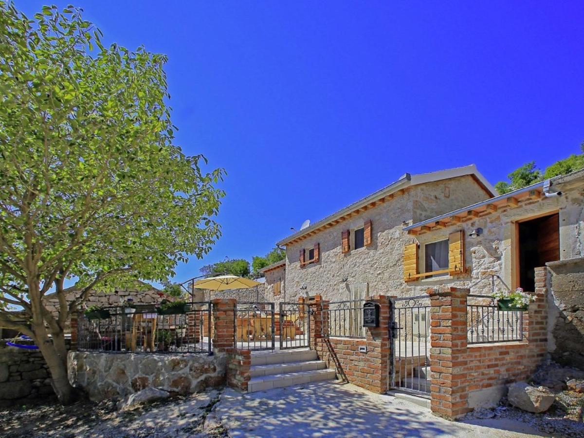 Lovely Holiday Home In Starigrad Starigrad Paklenica Exterior foto